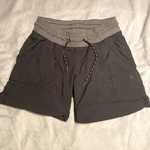Columbia Hiking Shorts- Like New w/o tags